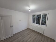 Titan, Jean Steriadi, Auchan