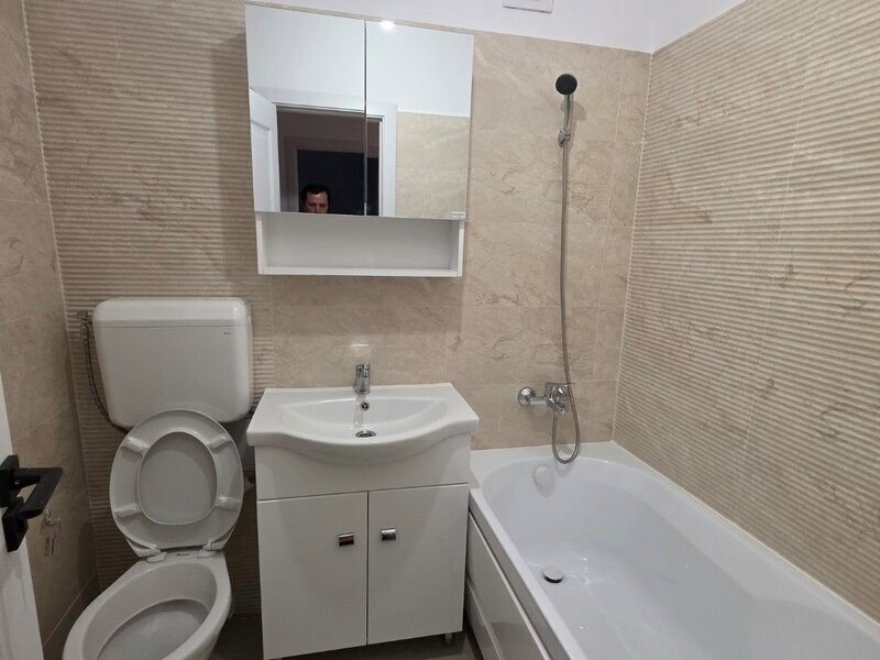 Titan, Jean Steriadi, Auchan,