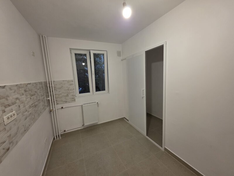 Titan, Jean Steriadi, Auchan,