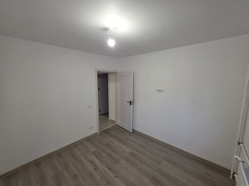 Titan, Jean Steriadi, Auchan,