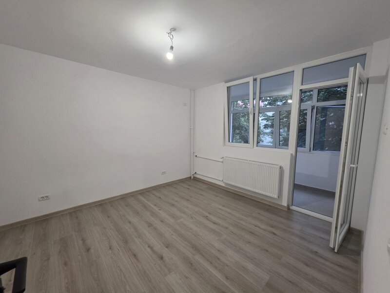 Titan, Jean Steriadi, Auchan,